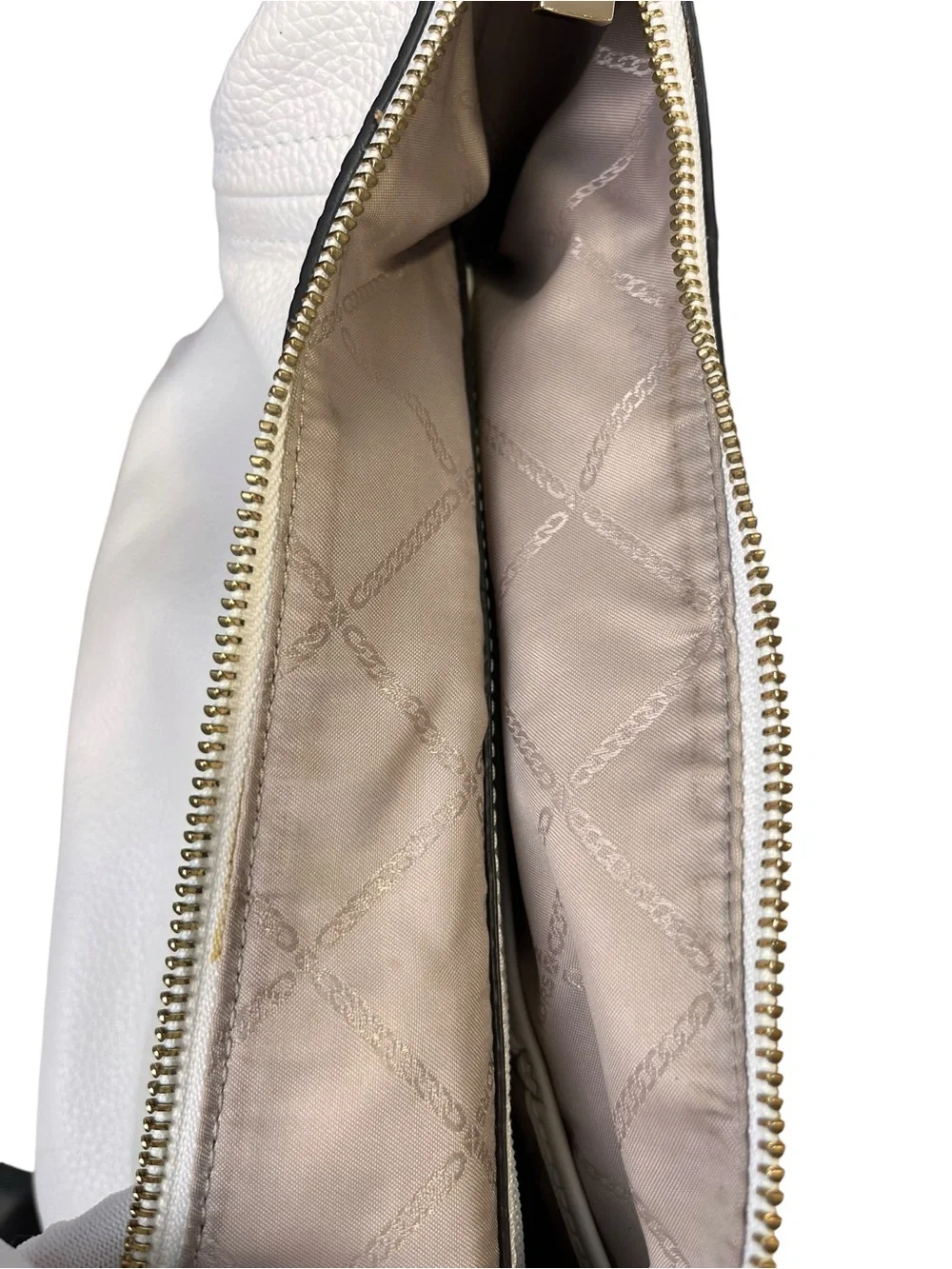 Michael Kors White Pebbled Leather Hobo Shoulder Bag Gold Logo Charm